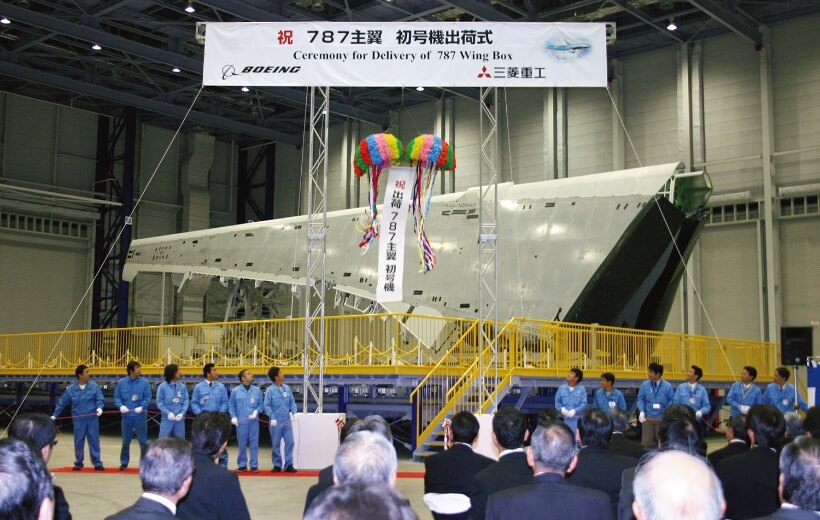 2007 年，在名古屋航空航天系統(tǒng)制造廠舉行了
波音787機型使用首架機翼出廠儀式
